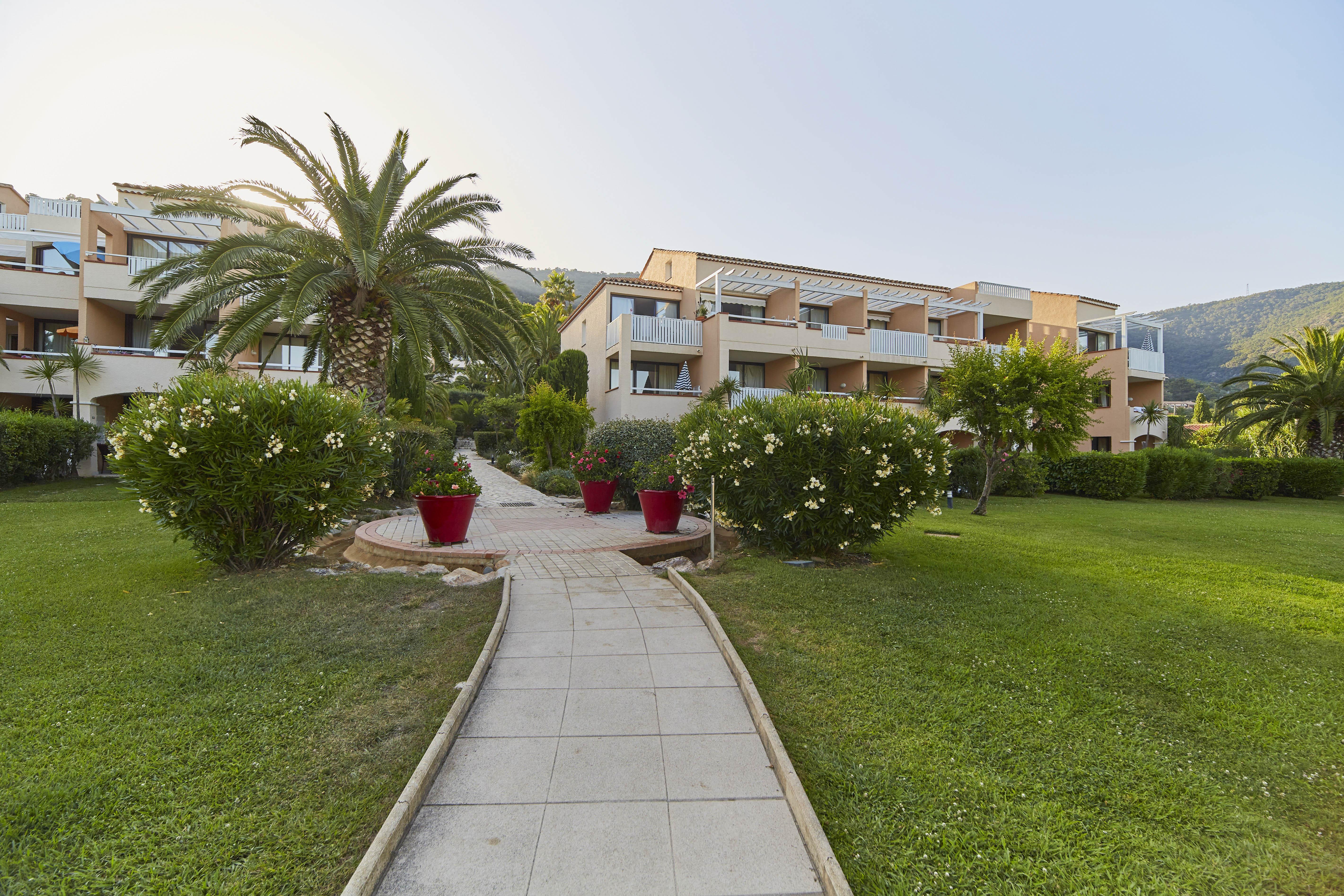 Residence Pierre & Vacances L'Anse De Pramousquier Le Lavandou Dış mekan fotoğraf